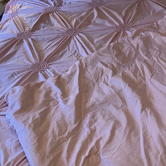 Queen pink puffer quilt bedspread with floral smocking 88 x 74 Full - Picture 6 of 8